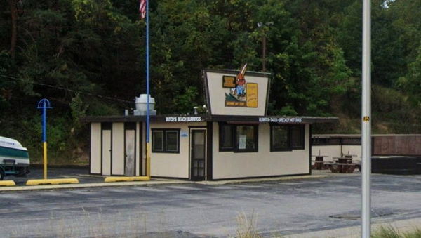 A&W Restaurant - Grand Haven - 726 S Harbor Dr (newer photo)